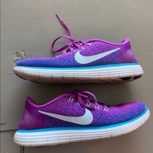 nike free running shoes